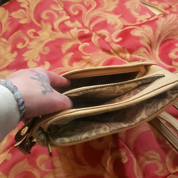 Revive vintage Tan vegan leather crossbag NWOT - Picture 6 of 8